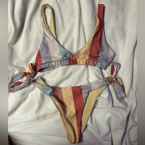 Striped bikini - Picture 1 of 1